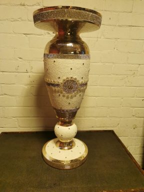 Bling bling vaas / bijzettafel goud en spiegeltjes