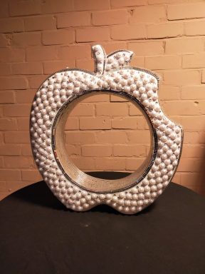 Decoratie appel met parels en spiegeltjes 58 hoog